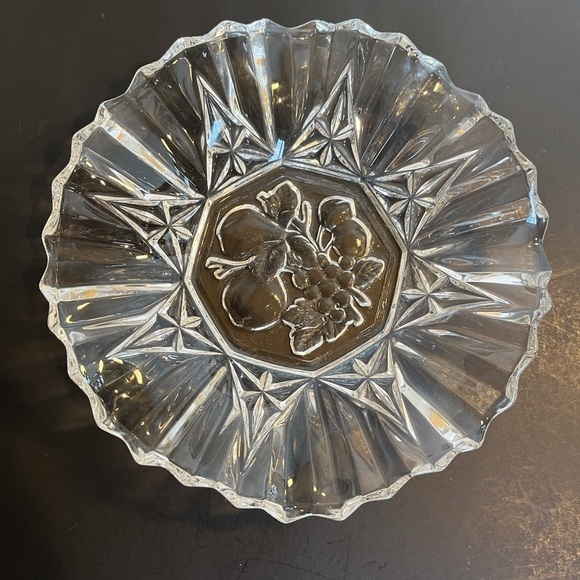 Vintage Clear Federal Glass Ruffled Edge Dish with Fruit Design - Picture 11 of 11